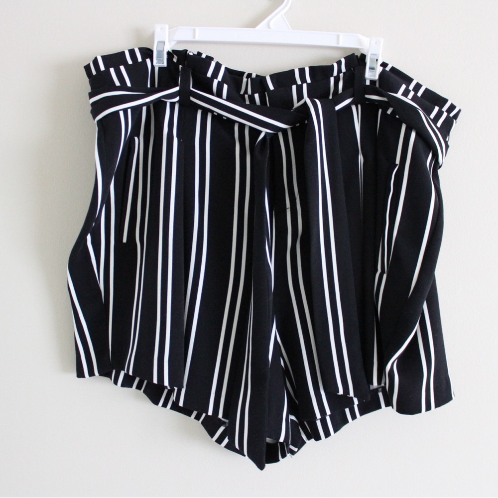 Torrid Black& White Striped Shorts Size 18